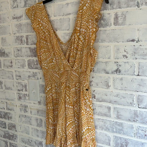 O'Neill Women's Katy Romper Woven Yellow Floral Shorts Plunge Back Size Small - Picture 8 of 10